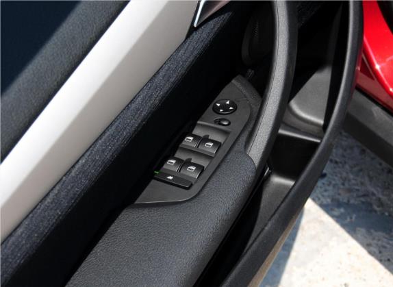 宝马X1 2014款 sDrive18i 时尚型 车厢座椅   门窗控制