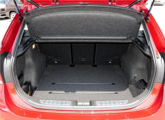 宝马X1 2014款 sDrive18i 领先型 车厢座椅   后备厢