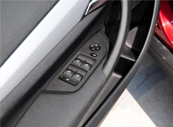 宝马X1 2014款 sDrive18i 领先型 车厢座椅   门窗控制