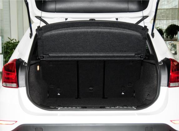 宝马X1 2014款 sDrive20i 运动设计套装 车厢座椅   后备厢