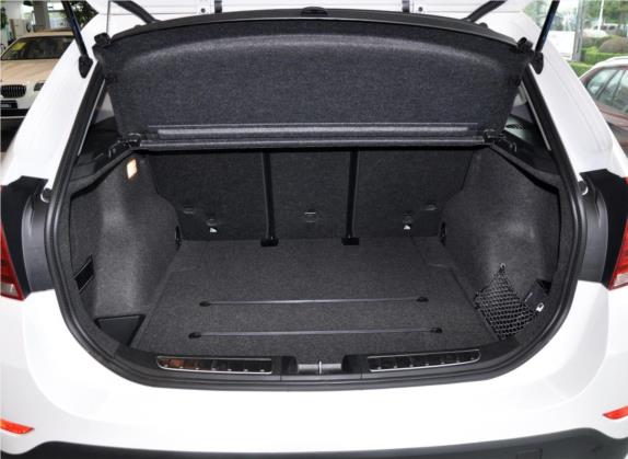 宝马X1 2014款 sDrive18i 手动型 车厢座椅   后备厢