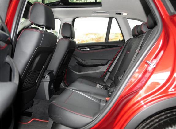 宝马X1 2014款 sDrive18i 运动设计套装 车厢座椅   后排空间