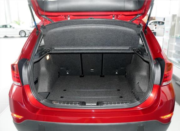 宝马X1 2014款 sDrive18i 运动设计套装 车厢座椅   后备厢