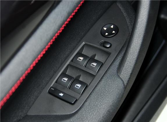 宝马X1 2014款 sDrive18i 运动设计套装 车厢座椅   门窗控制