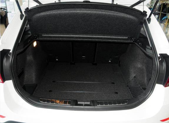 宝马X1 2014款 xDrive20i X设计套装 车厢座椅   后备厢