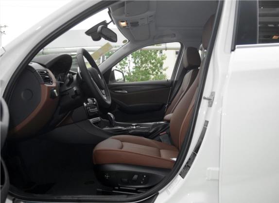 宝马X1 2014款 xDrive28i X设计套装 车厢座椅   前排空间
