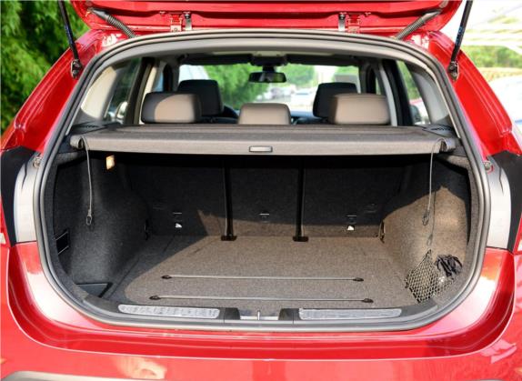 宝马X1 2014款 sDrive18i X设计套装 车厢座椅   后备厢