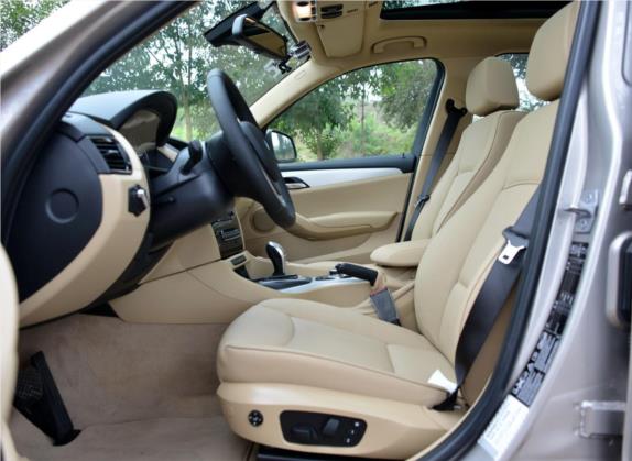 宝马X1 2015款 xDrive20i 时尚型 车厢座椅   前排空间