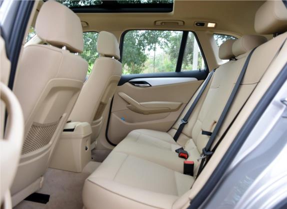 宝马X1 2015款 xDrive20i 时尚型 车厢座椅   后排空间