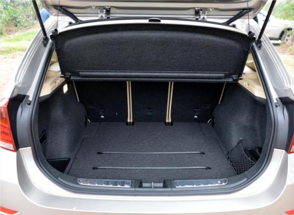 宝马X1 2015款 xDrive20i 时尚型 车厢座椅   后备厢
