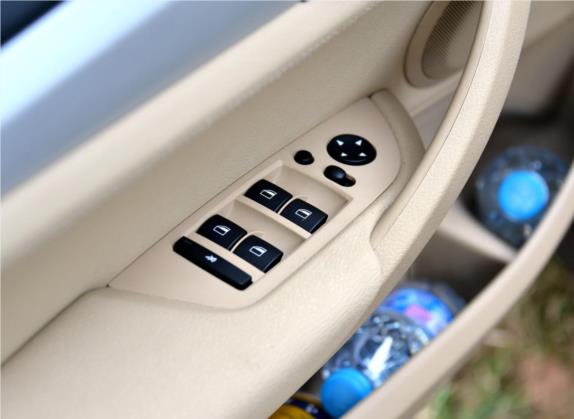 宝马X1 2015款 xDrive20i 时尚型 车厢座椅   门窗控制