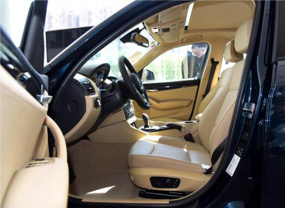 宝马X1 2015款 xDrive20i 时尚晋级版 车厢座椅   前排空间