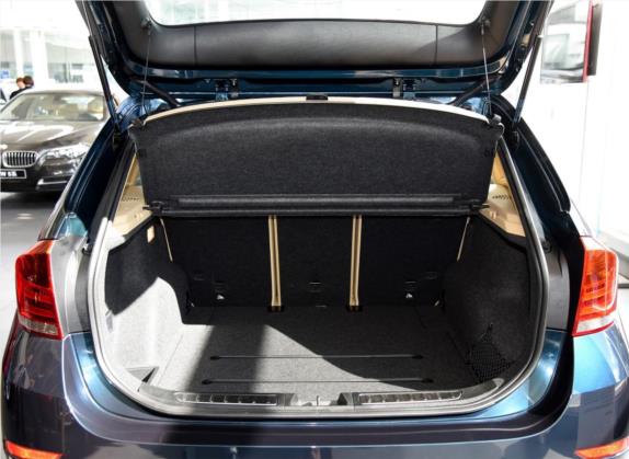 宝马X1 2015款 xDrive20i 时尚晋级版 车厢座椅   后备厢
