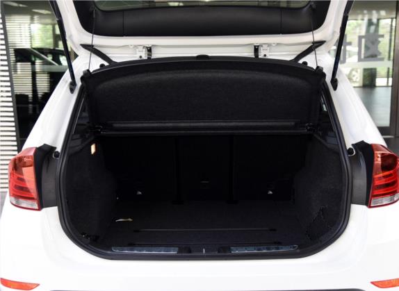 宝马X1 2015款 sDrive18i 领先晋级版 车厢座椅   后备厢