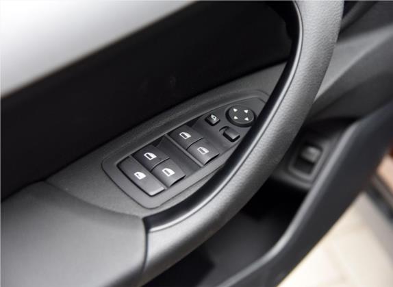 宝马X1 2016款 sDrive18Li 尊享型 车厢座椅   门窗控制
