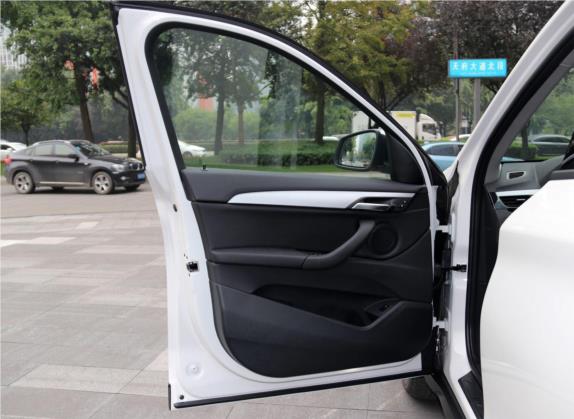 宝马X1 2019款 sDrive18Li 时尚型 车厢座椅   前门板