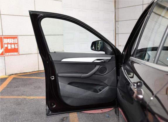 宝马X1 2019款 sDrive20Li 领先型 车厢座椅   前门板
