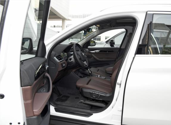 宝马X1 2020款 sDrive25Li 领先型 车厢座椅   前排空间