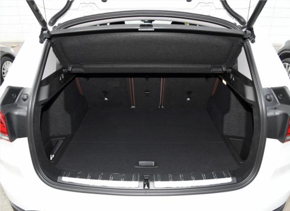 宝马X1 2020款 sDrive25Li 领先型 车厢座椅   后备厢