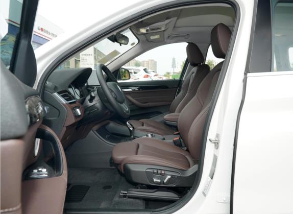 宝马X1 2021款 sDrive20Li 时尚型 车厢座椅   前排空间