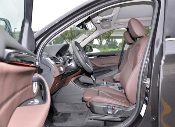 宝马X1 2021款 sDrive25Li 领先型 车厢座椅   前排空间