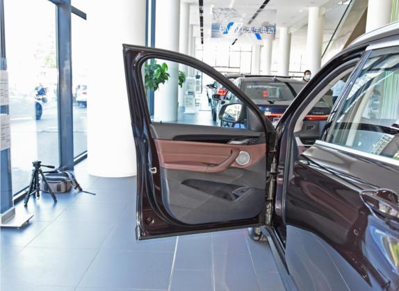 宝马X1 2021款 改款 sDrive25Li 领先型 车厢座椅   前门板