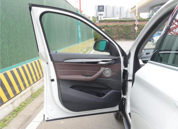 宝马X1 2022款 sDrive20Li 时尚型 车厢座椅   前门板