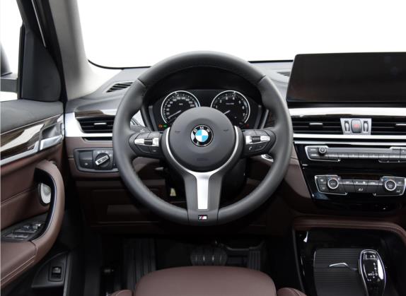 宝马X1 2022款 xDrive25Li 尊享型 中控类   驾驶位