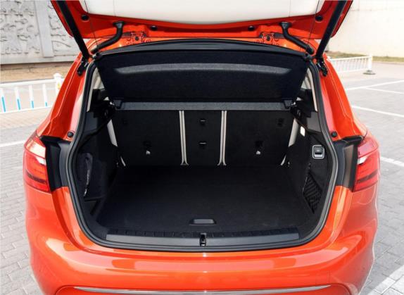 宝马2系旅行车 2016款 220i 豪华设计套装 车厢座椅   后备厢