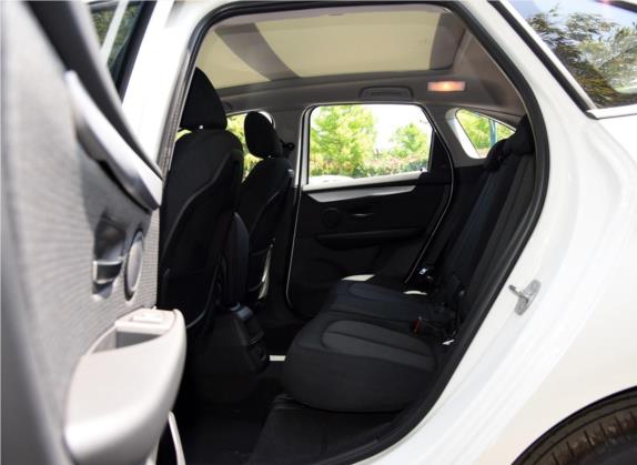 宝马2系旅行车 2016款 218i 时尚型 车厢座椅   后排空间