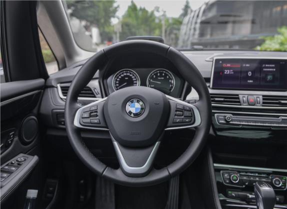 宝马2系旅行车 2018款 220i 豪华套装 中控类   驾驶位
