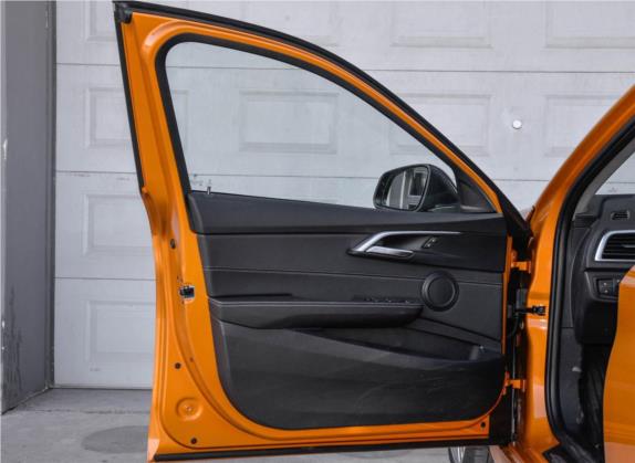 宝马1系 2017款 125i 运动型 车厢座椅   前门板