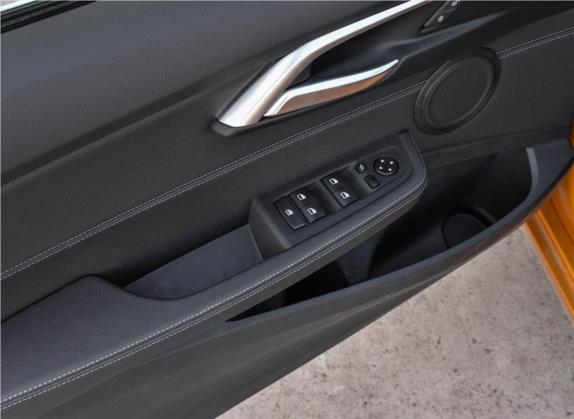 宝马1系 2017款 125i 运动型 车厢座椅   门窗控制
