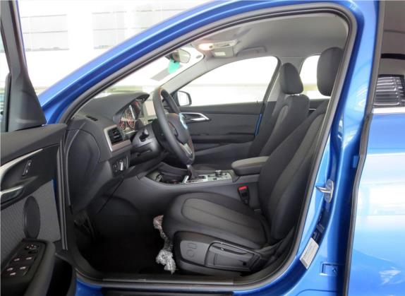 宝马1系 2017款 118i 时尚型 车厢座椅   前排空间