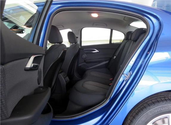 宝马1系 2017款 118i 时尚型 车厢座椅   后排空间