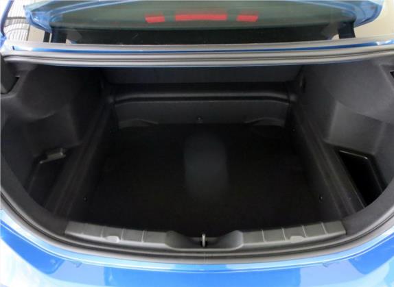 宝马1系 2017款 118i 时尚型 车厢座椅   后备厢