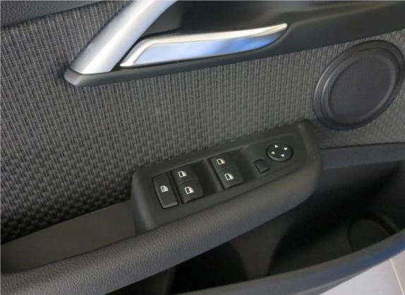 宝马1系 2017款 118i 时尚型 车厢座椅   门窗控制