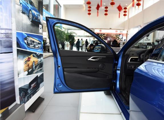 宝马1系 2017款 118i 设计套装型 车厢座椅   前门板