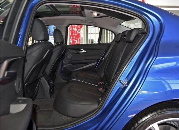 宝马1系 2017款 120i 设计套装型 车厢座椅   后排空间