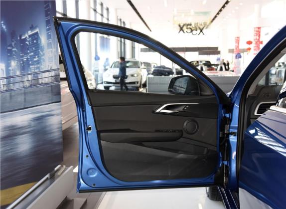 宝马1系 2017款 120i 设计套装型 车厢座椅   前门板
