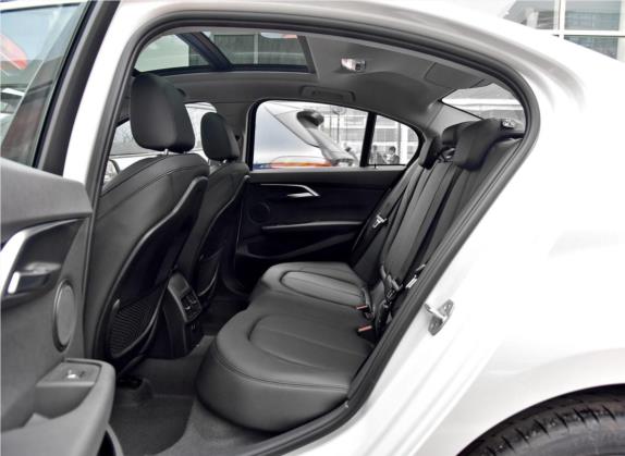 宝马1系 2018款 120i 设计套装型 车厢座椅   后排空间