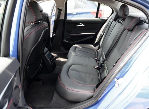 宝马1系 2018款 125i 运动型 车厢座椅   后排空间