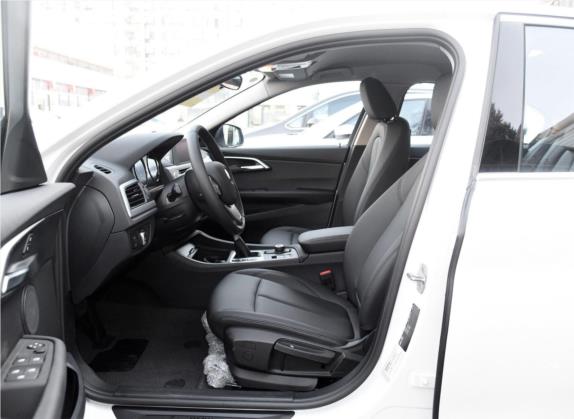 宝马1系 2018款 改款 118i 时尚型 车厢座椅   前排空间