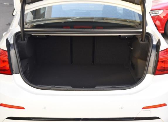宝马1系 2018款 改款 118i 设计套装型 车厢座椅   后备厢