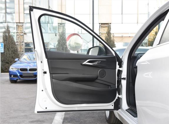 宝马1系 2018款 改款 118i 设计套装型 车厢座椅   前门板