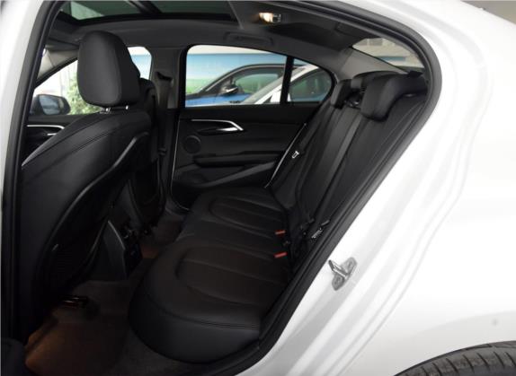 宝马1系 2018款 改款 120i 设计套装型 车厢座椅   后排空间