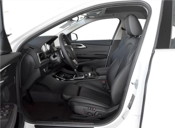 宝马1系 2018款 改款 125i 运动型 车厢座椅   前排空间