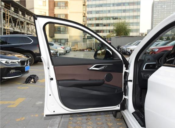 宝马1系 2020款 125i 领先型M运动套装 车厢座椅   前门板