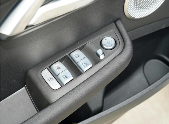 宝马1系 2021款 改款 120i M运动版 车厢座椅   门窗控制