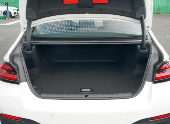 宝马5系新能源 2022款 535Le M运动套装 车厢座椅   后备厢